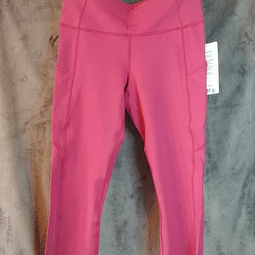 Lululemon Fast and Free Crop 19" sz10 NWT. Please note, there is no tag.